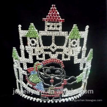 Castelo de cristal da forma e coroas do desfile do Natal de Papai Noel